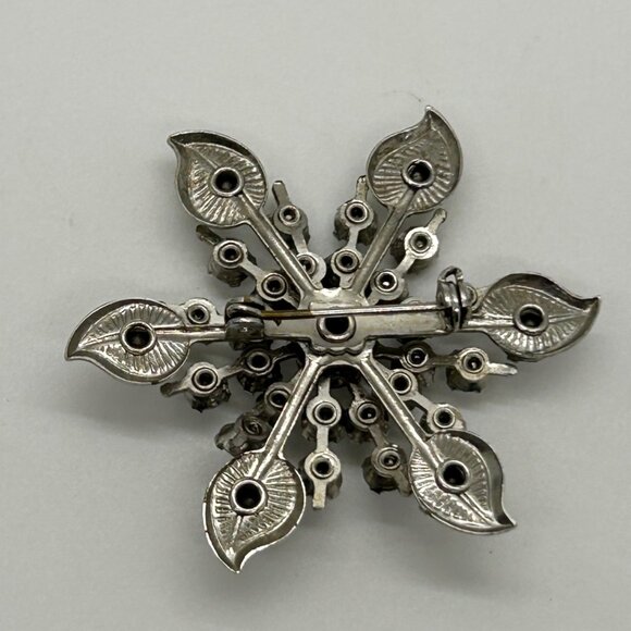 Vintage Rhinestone Snowflake Brooch Starburst Mid-Century Silver-Tone Rivet Set - Picture 3 of 10